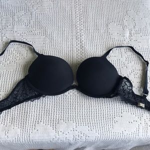 Fabulous NavyBlue push ups bra, almost new, from filly Hicks-Sydney